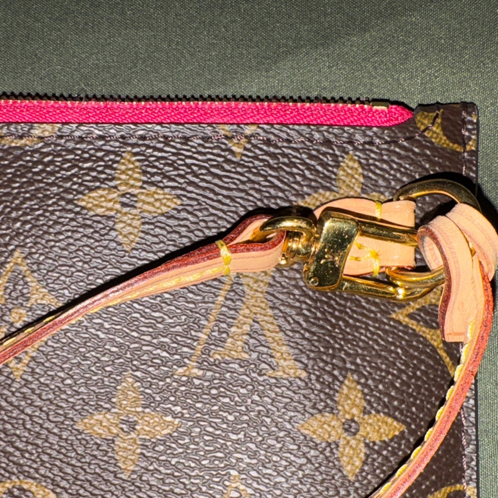 NEW Louis Vuitton Neverfull Wristlet - Picture 4 of 7